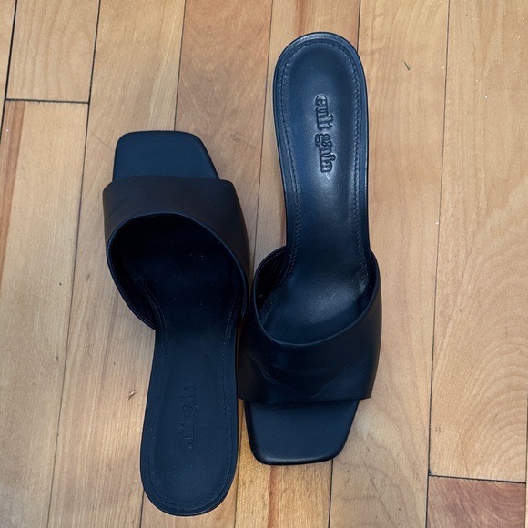 Cult Gaia Straw Slides - Picture 2 of 4